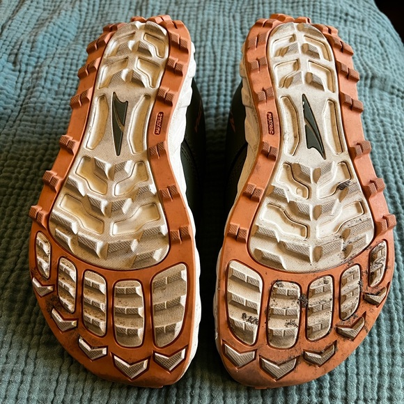 Olive green Altra Superior 5 - Picture 3 of 4